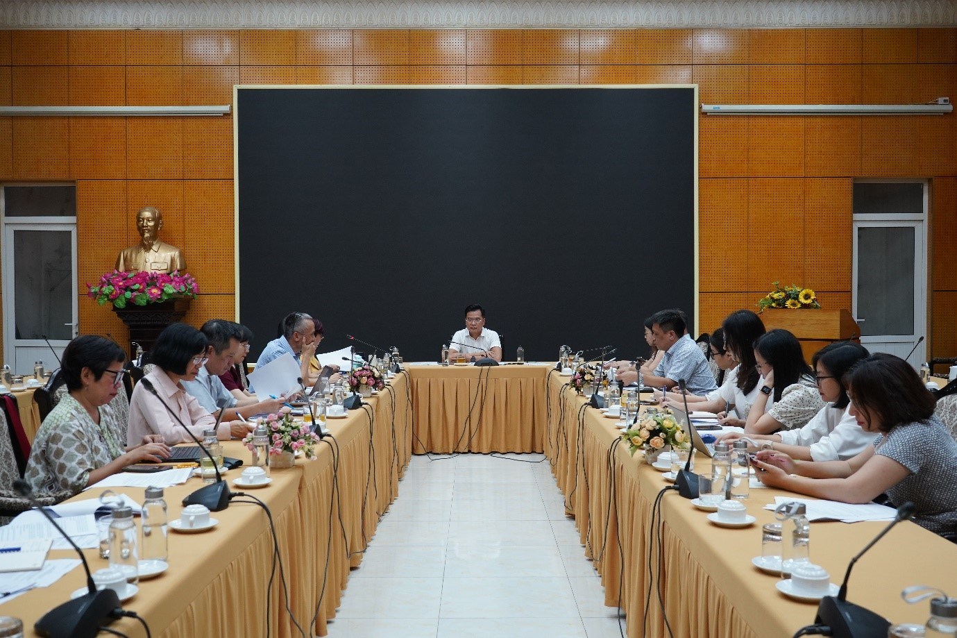 họp