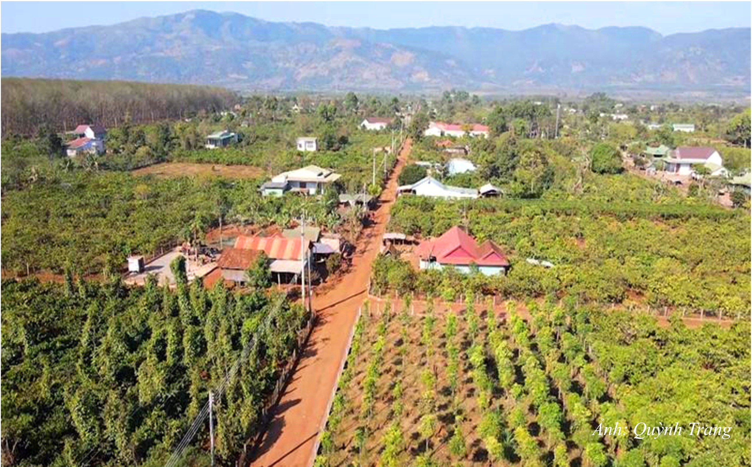 DT16. Giao thông nông thôn tỉnh Gia lai ngày càng được mở rộng giúp cải thiện thông thương giữa các địa phương vùng đồng bào dân tộc thiểu số