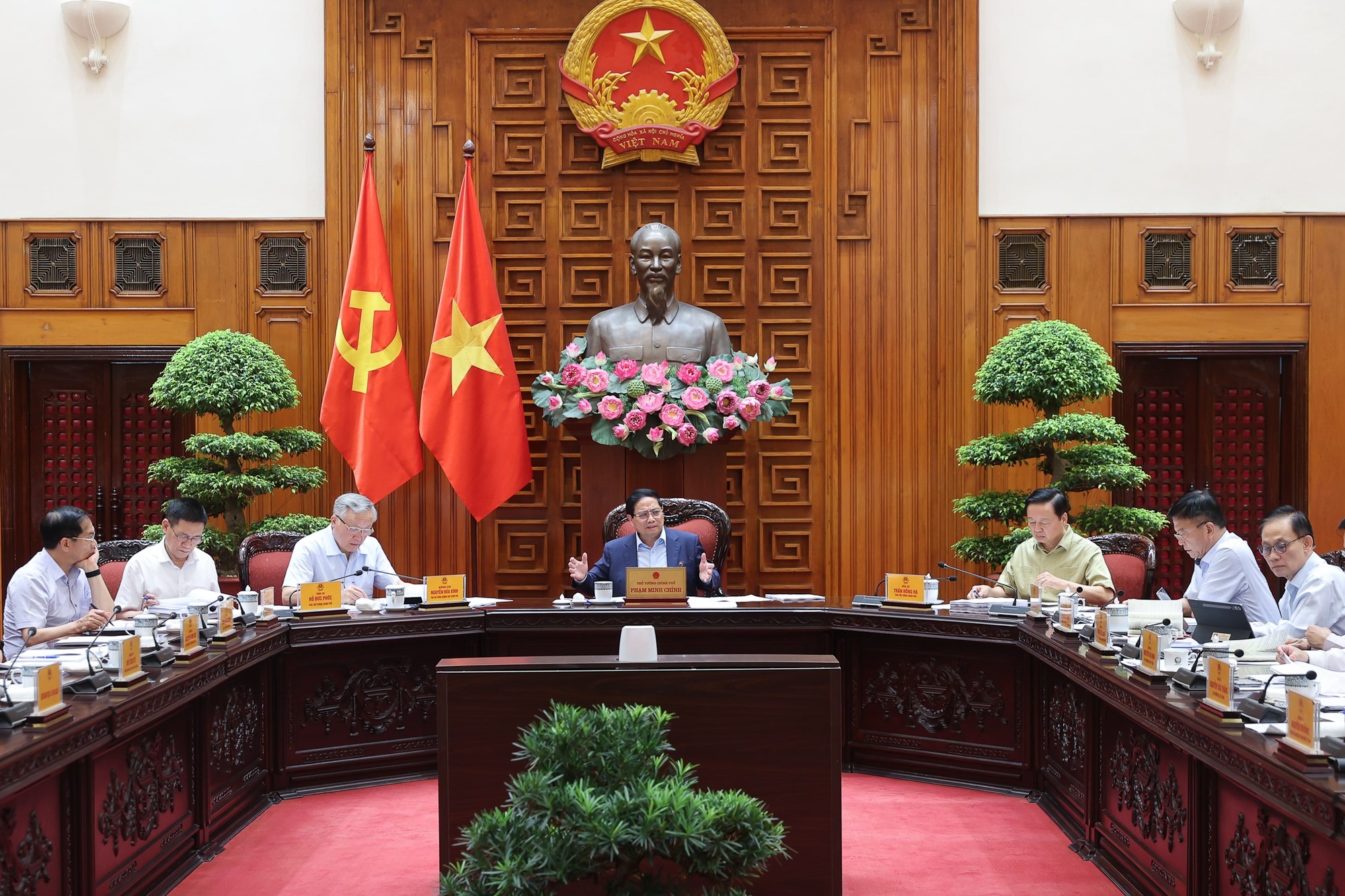 img2185-1759405715545351443281