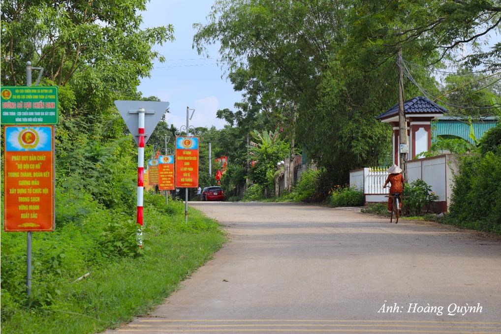 NT37. Đường vào thôn Lũ Phong được nhựa hoá