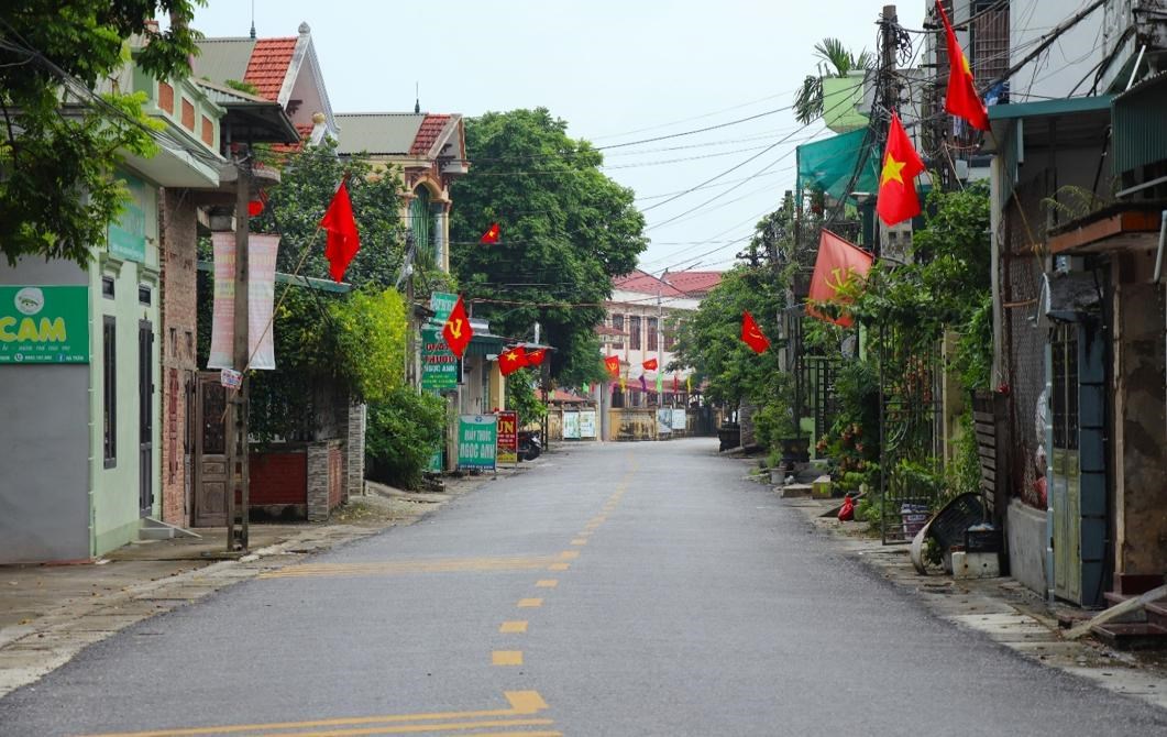 GN25. Đường thôn Ứng Liêm khang trang, sạch đẹp