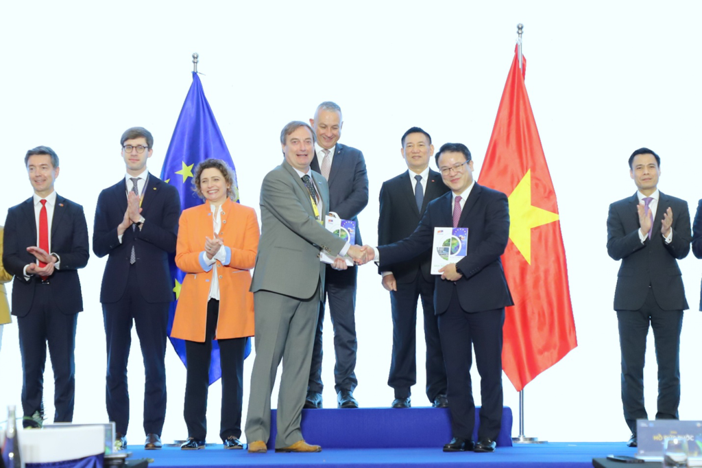 a703ebe0-d5e9-49af-bc87-27deeee62ea9