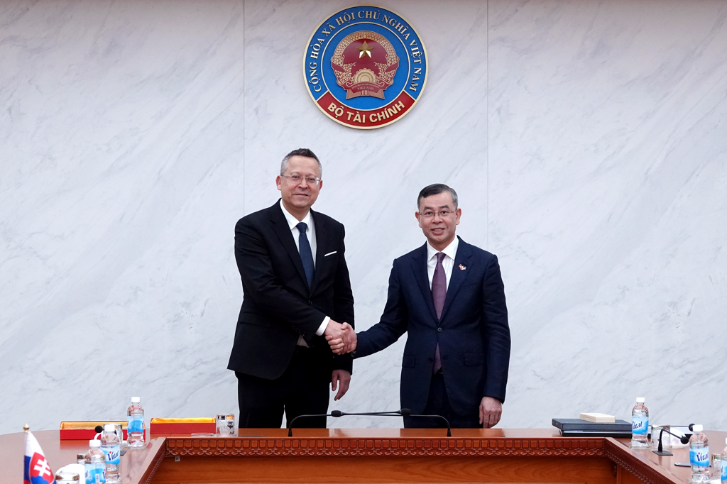 f46c6bfd-5e53-4d3e-937e-32d69db89a4c